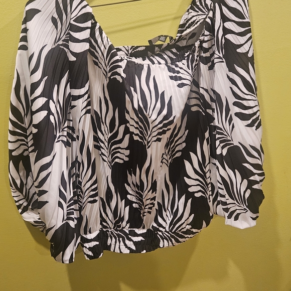 White House Black Market Off-the-Shoulder Kimono Sleeve Blouse | Size L - Picture 4 of 5